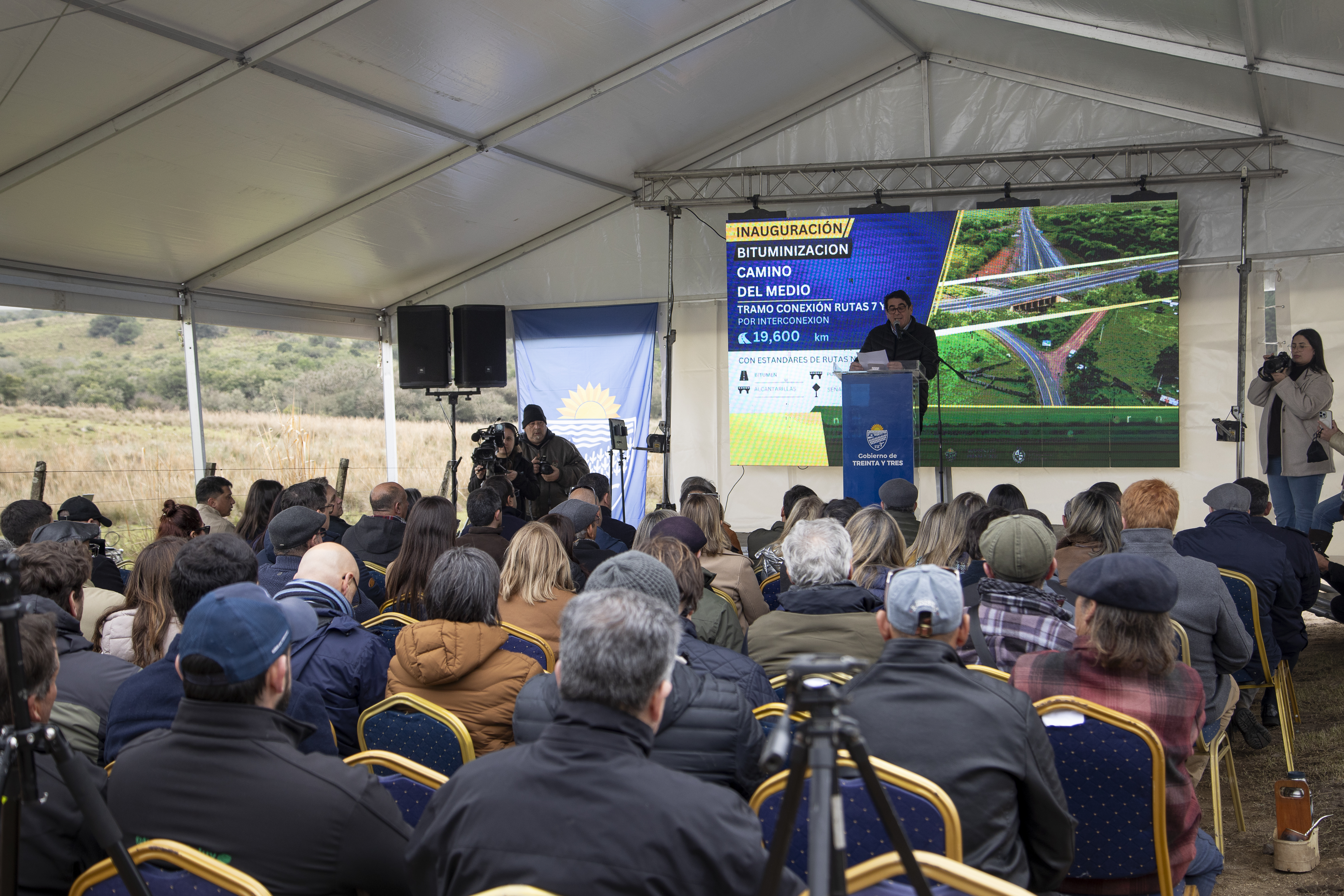 Inauguración de obras en Camino del medio