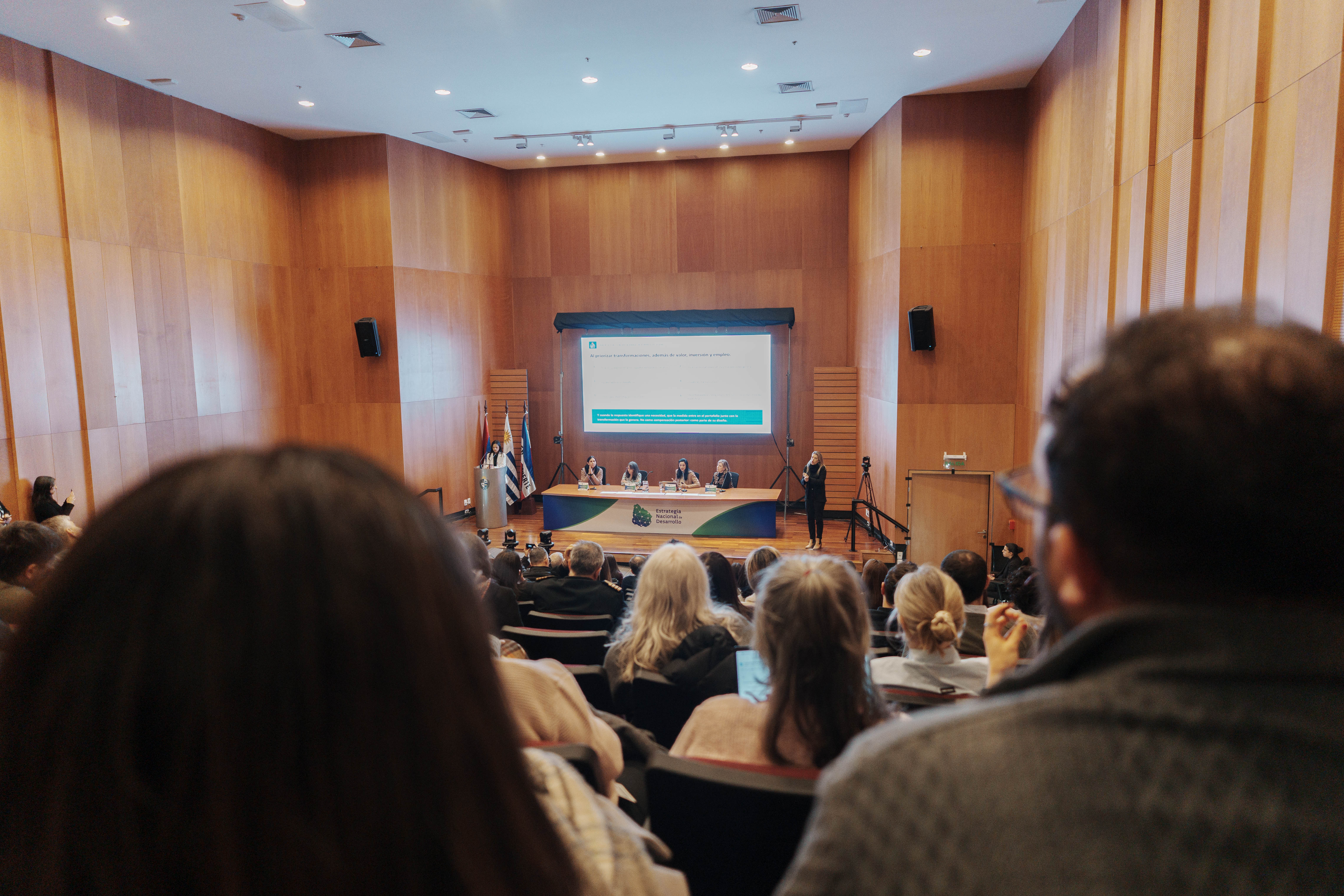 Seminario Estrategia Nacional de Desarrollo