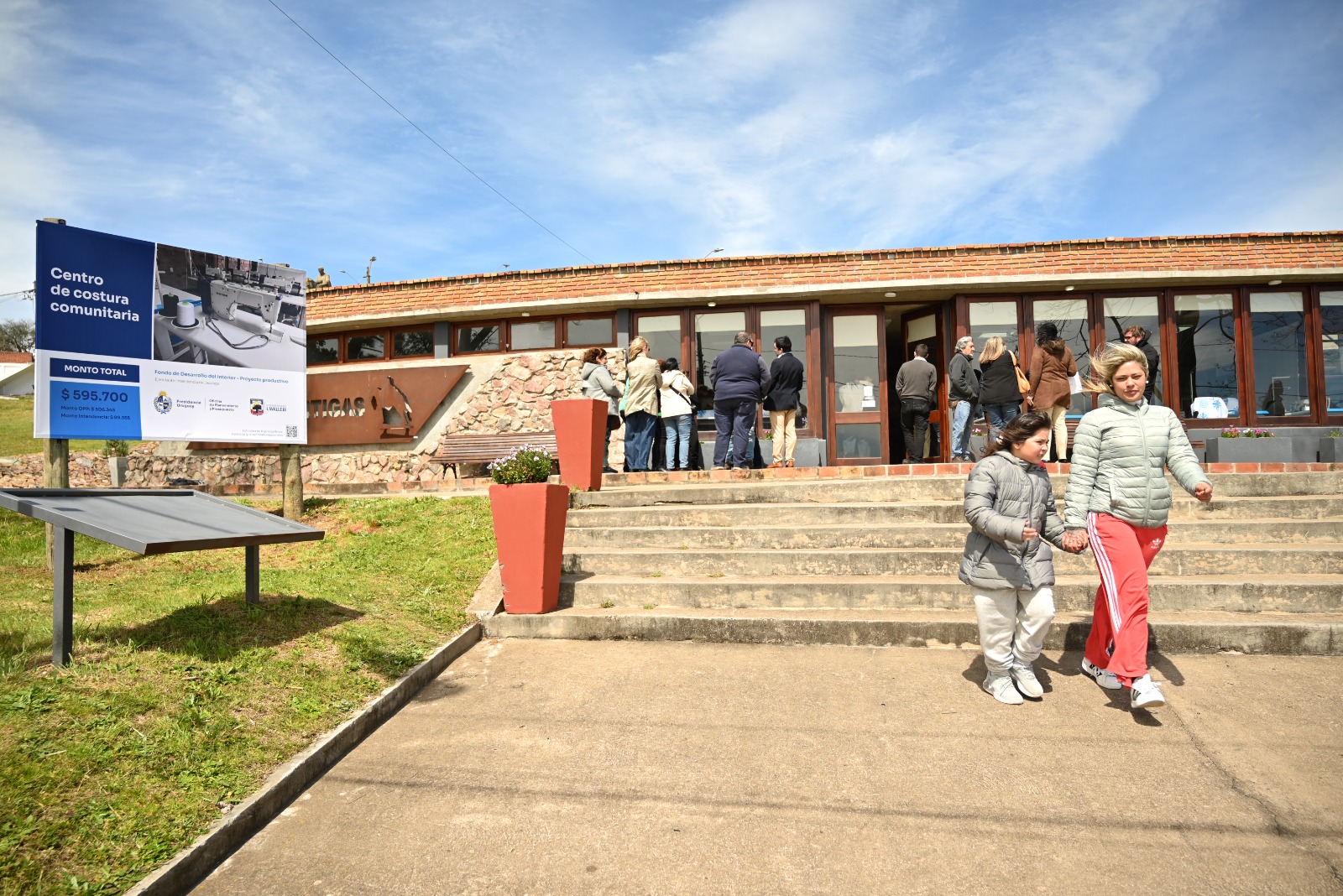 Inauguración del Centro de Costura Comunitario en la ciudad de Minas