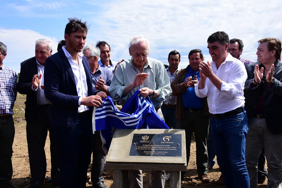 Descubrimiento de la placa alusiva al quinto aniversario