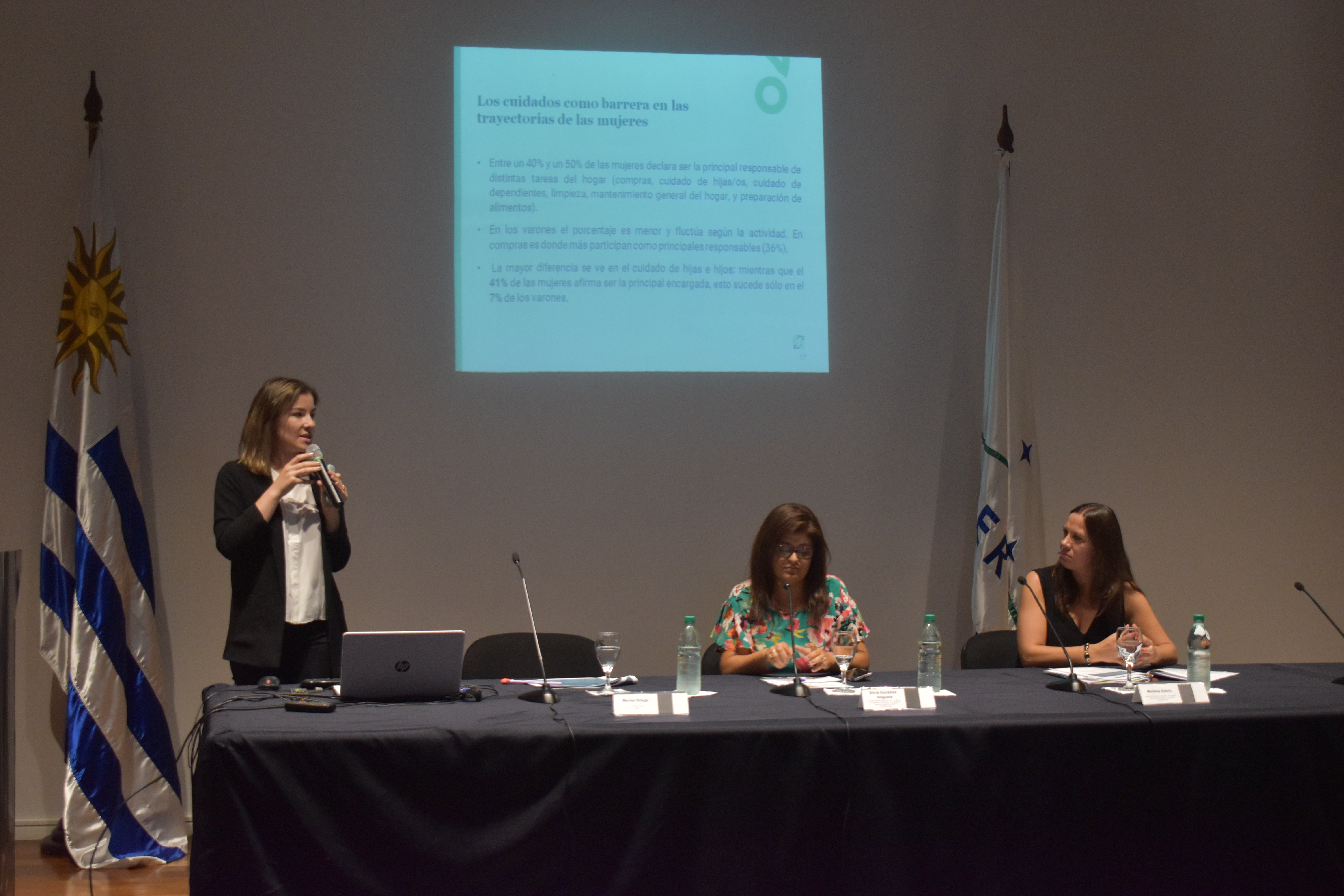Mesa de presentación del evento Mujeres en Ciencia, Innovación y Tecnología