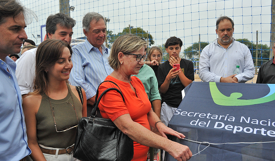 Inauguración de un polideportivo en el departamento de Cerro Largo