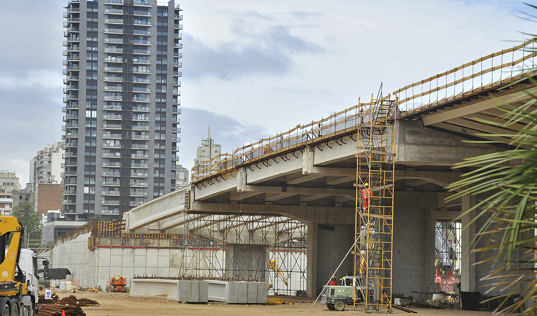 Obras en viaducto sobre rambla Sudamérica en Montevideo