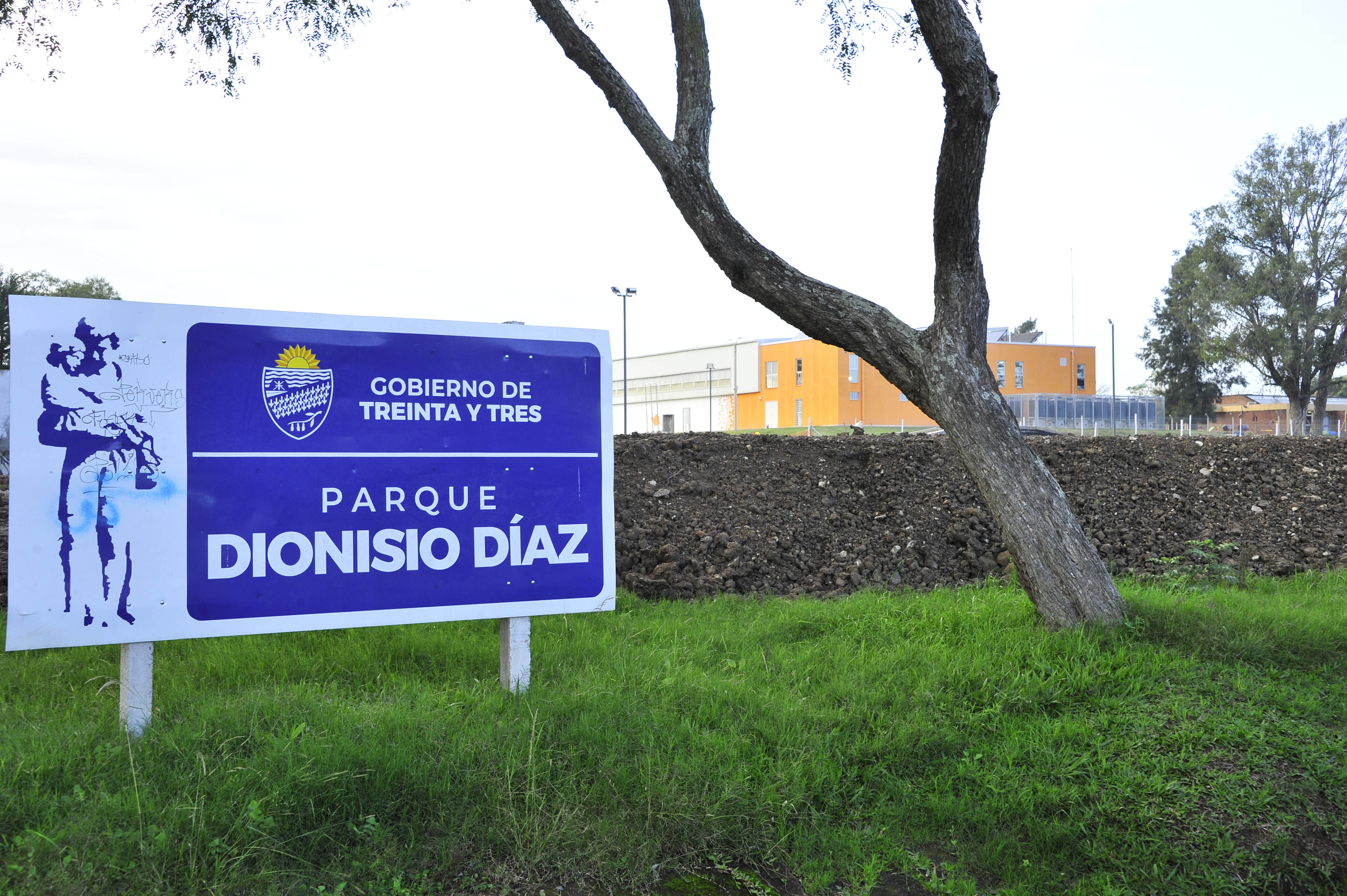 Recorrida por obras del nuevo polo deportivo de Treinta y Tres