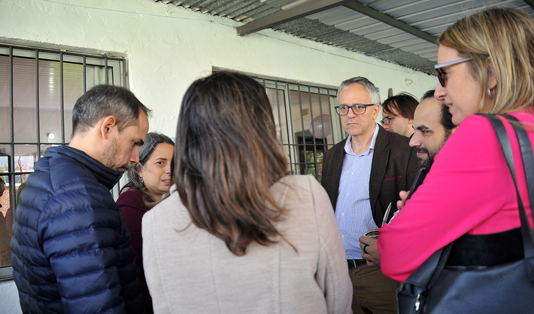 Rodrigo Arim, director de la OPP e integrantes del equipo de Protección y Seguridad Social