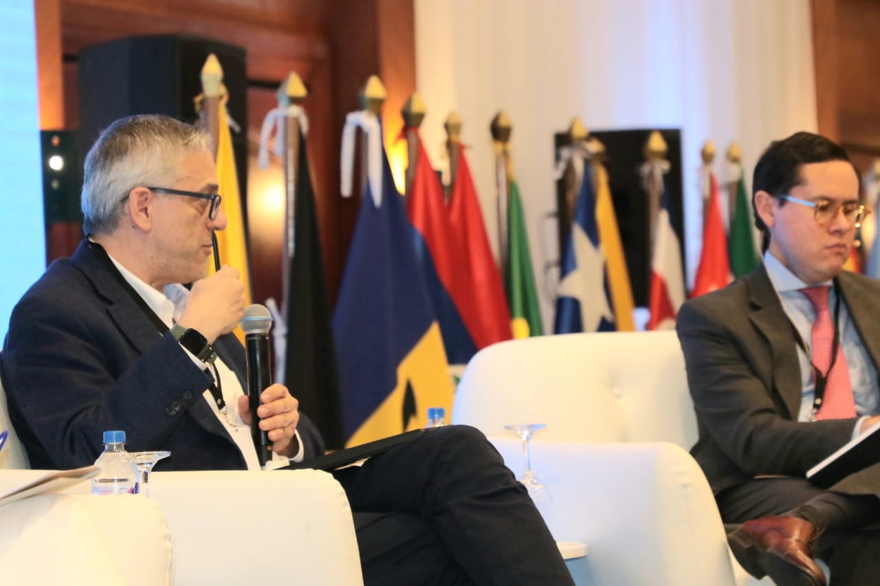Director de OPP en seminario de la Cepal en Quito