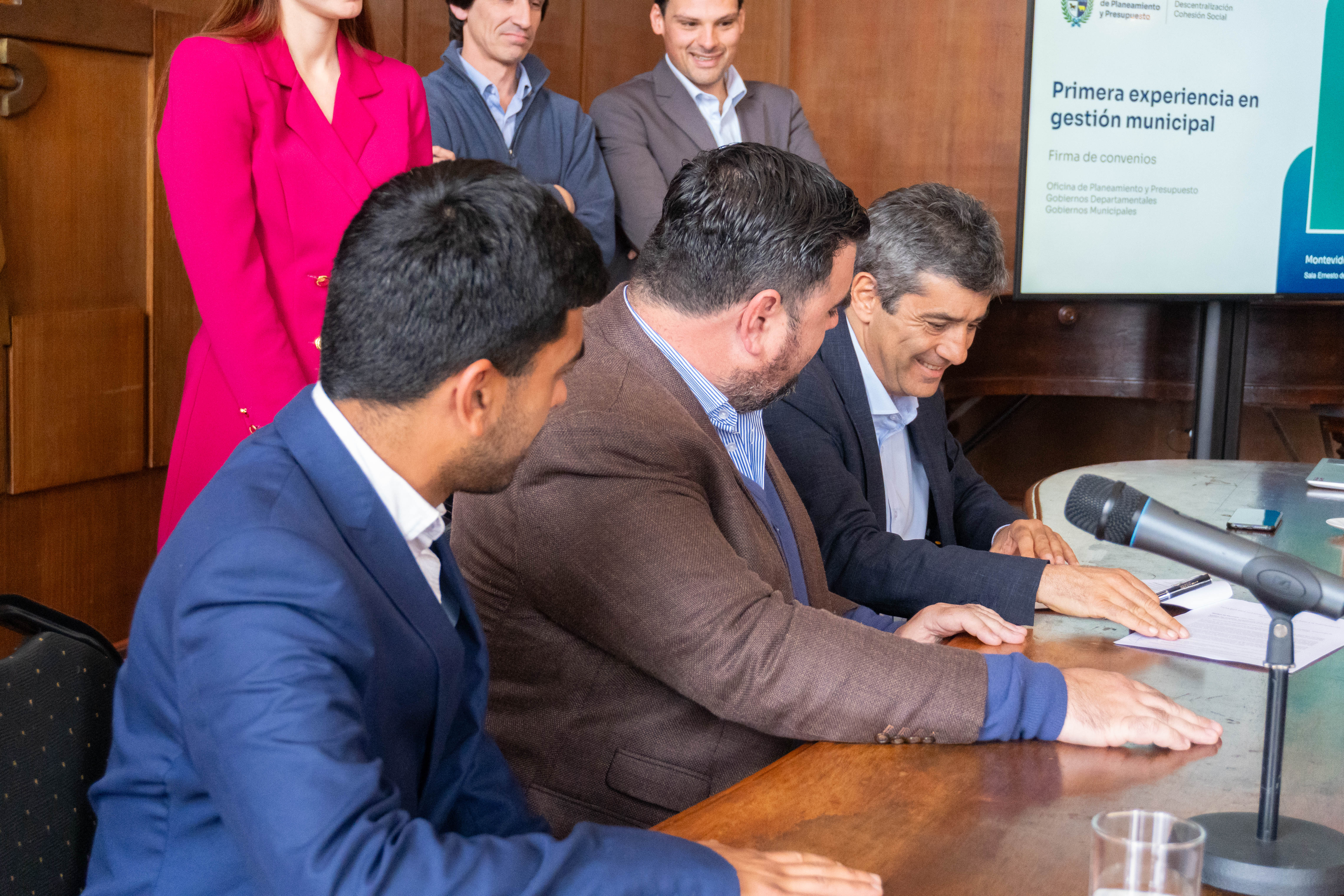 Firma de convenios: Cerro Chato (Paysandú)
