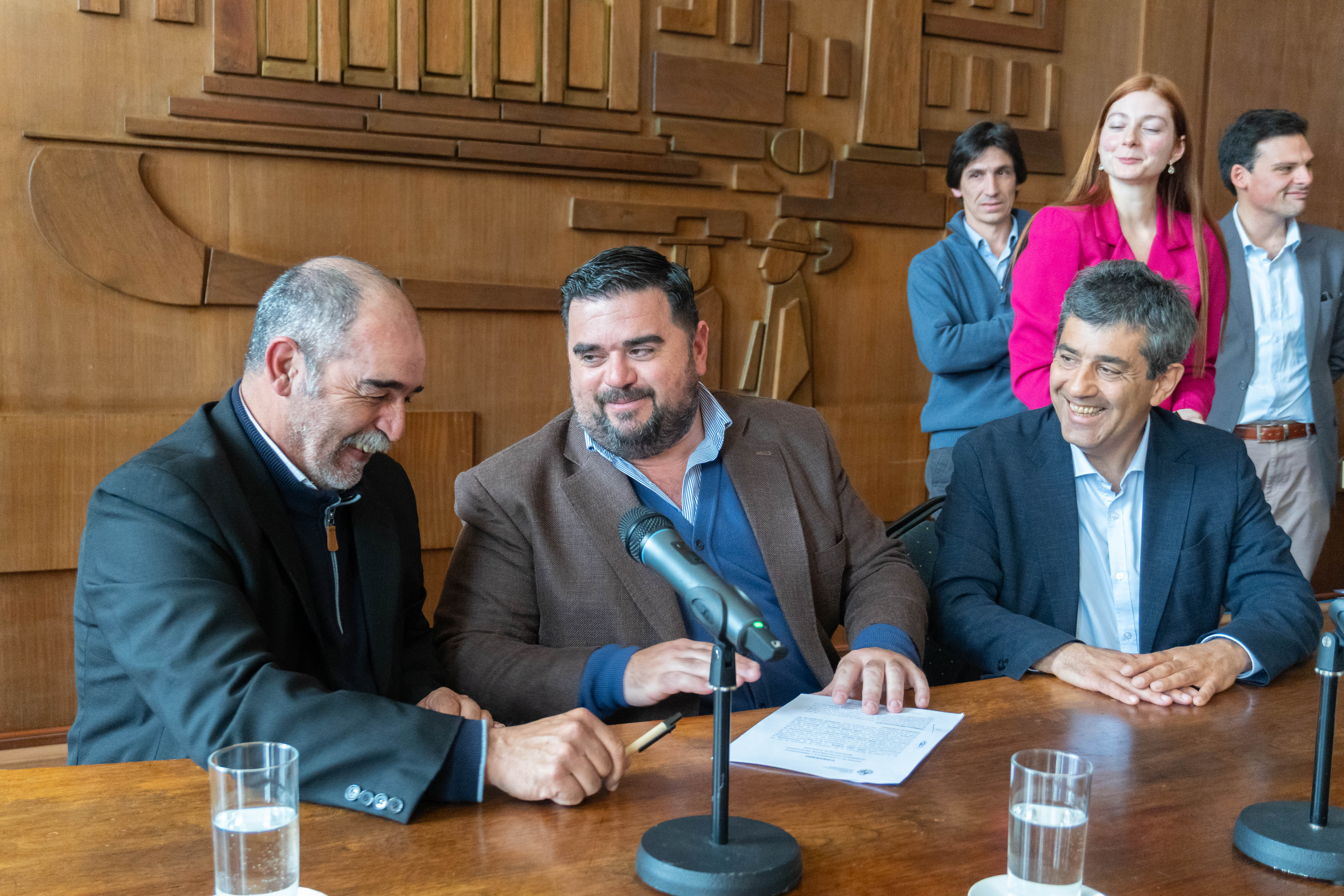 Firma de convenios: El Eucalipto (Paysandú)