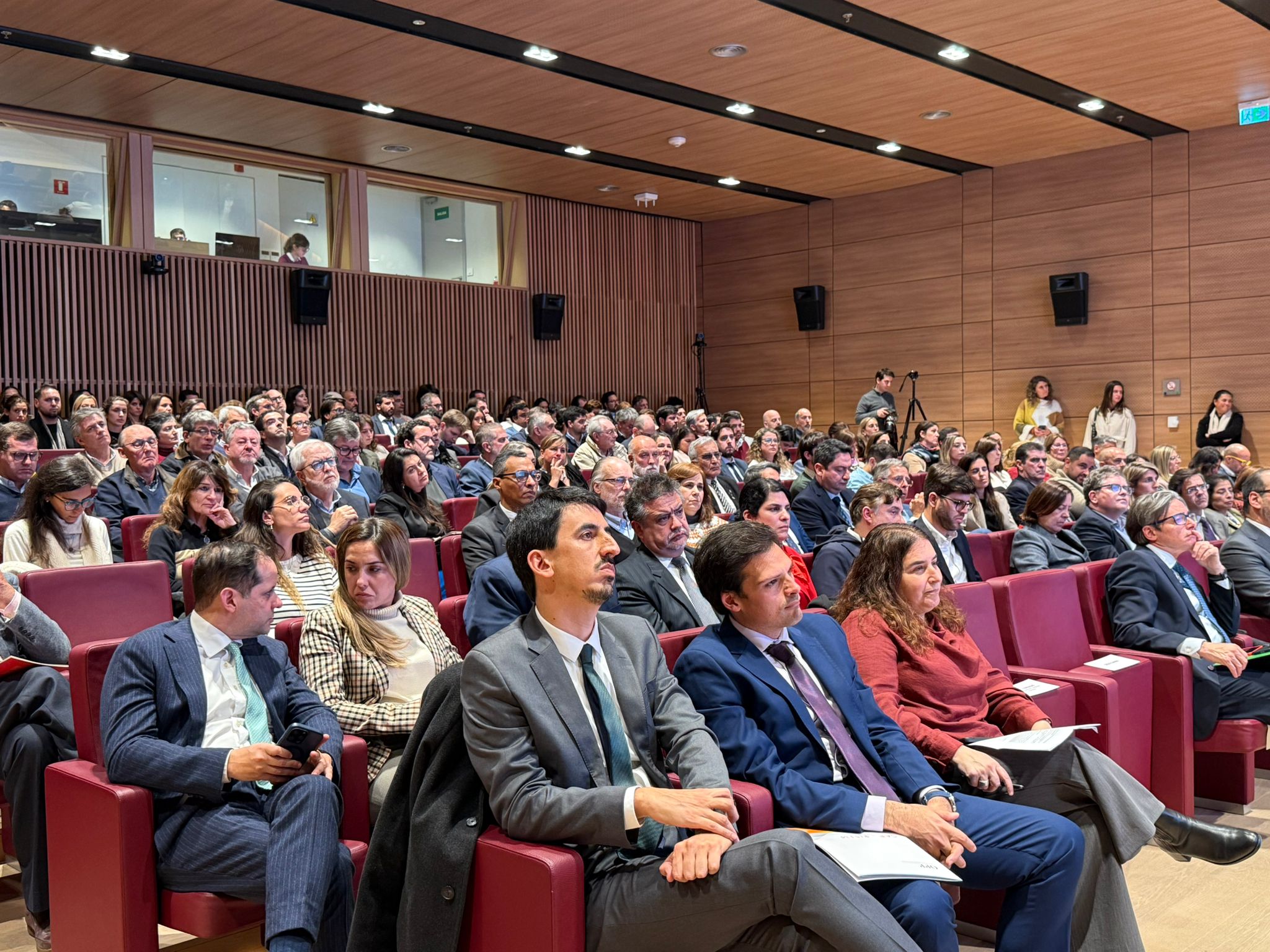 Auditorio de la la presentación de la edición 2025 del Reporte de Economía y Desarrollo de CAF