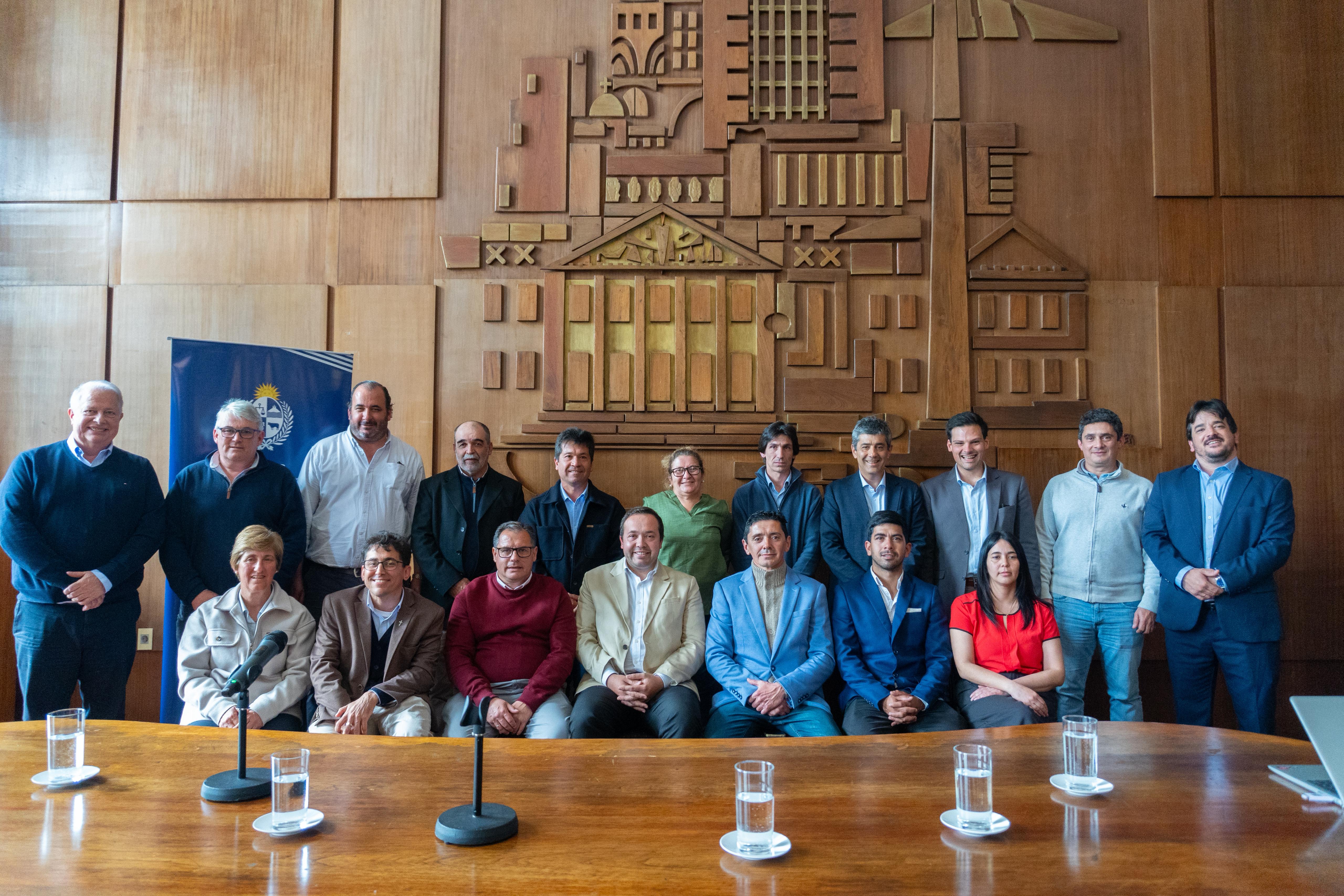 Autoridades nacionales, departamentales y municipales en la firma de convenios.