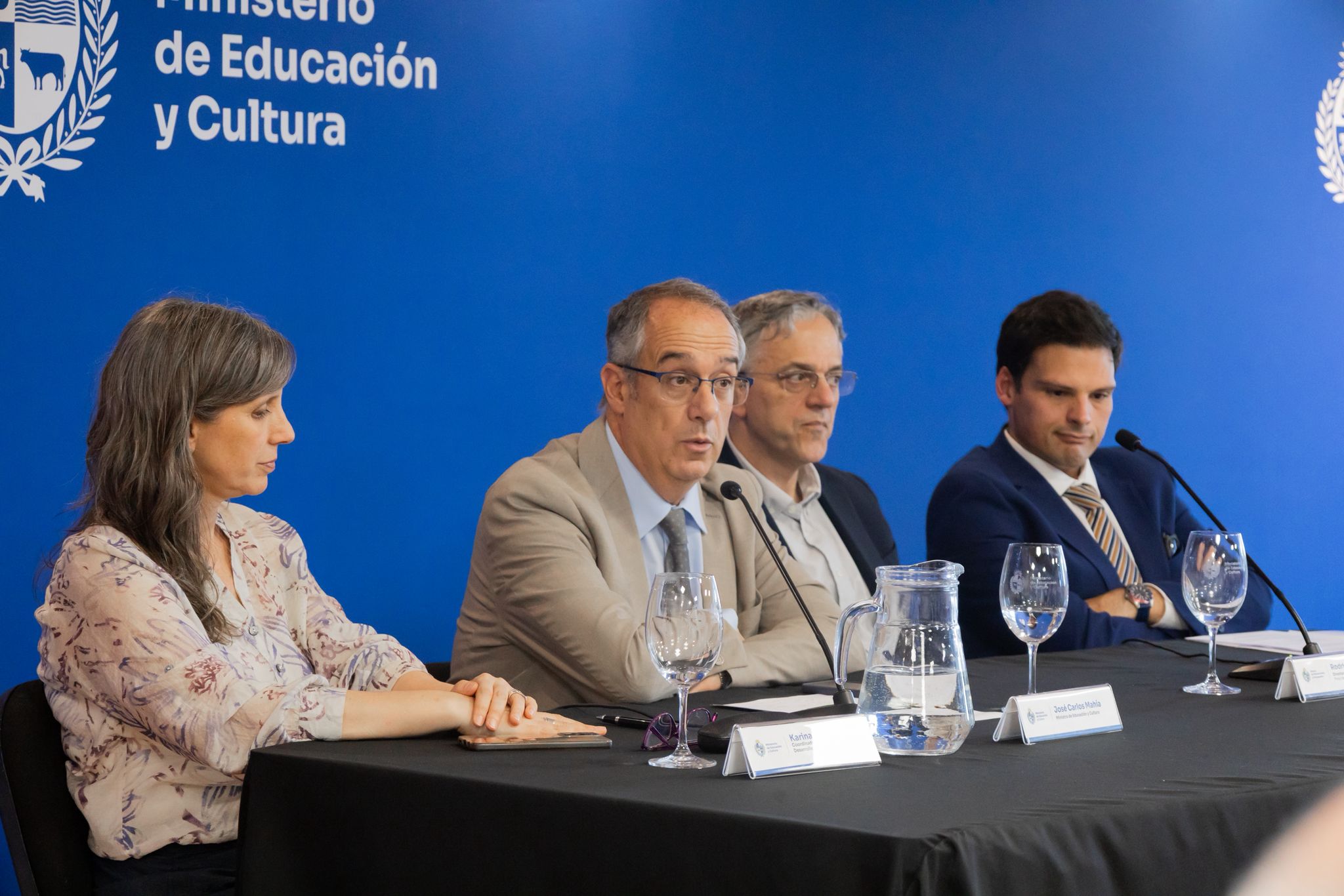 Firma de convenio entre OPP y el MEC por Espacio MEC Móvil.