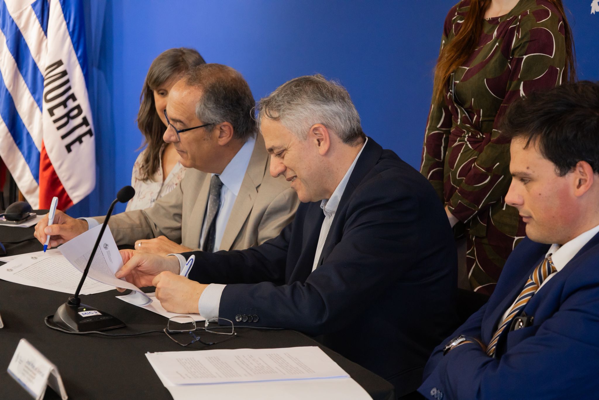 Firma de convenio entre OPP y el MEC por Espacio MEC Móvil.