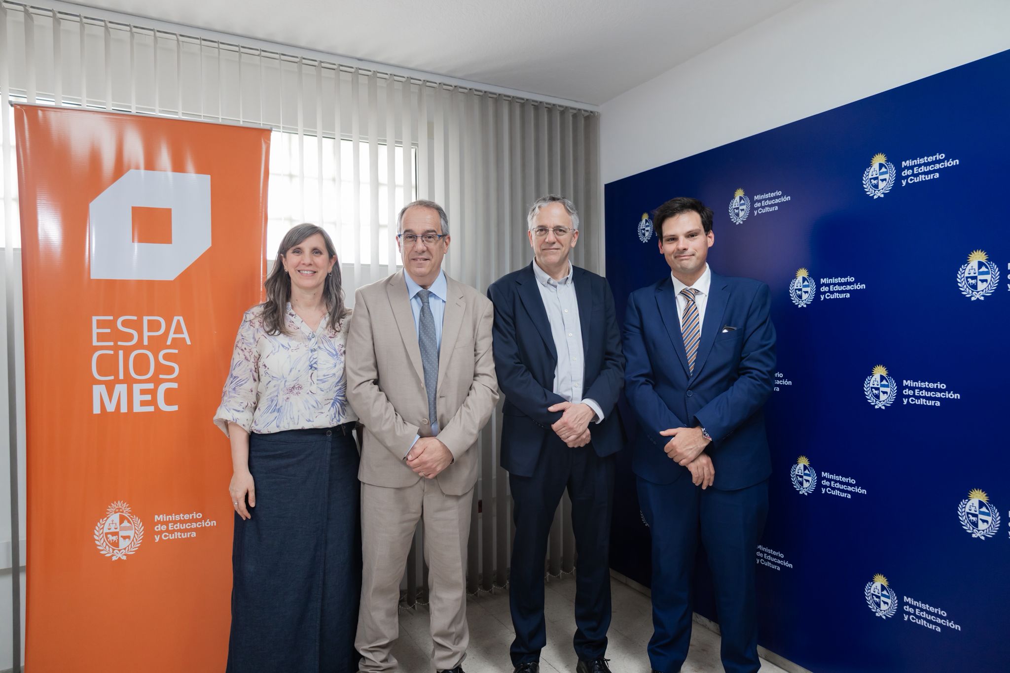 Firma de convenio entre OPP y el MEC por Espacio MEC Móvil.