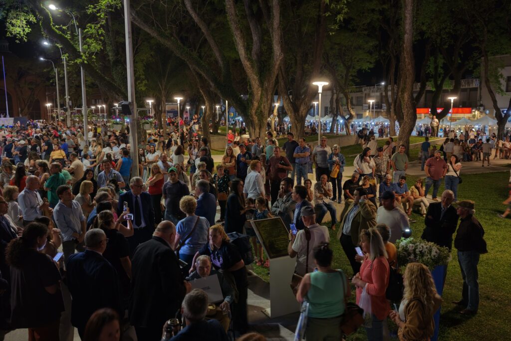 Inauguración de obras en la Plaza 19 de Abril
