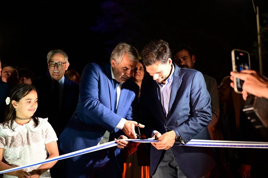 Inauguración de obras en la Plaza 19 de Abril