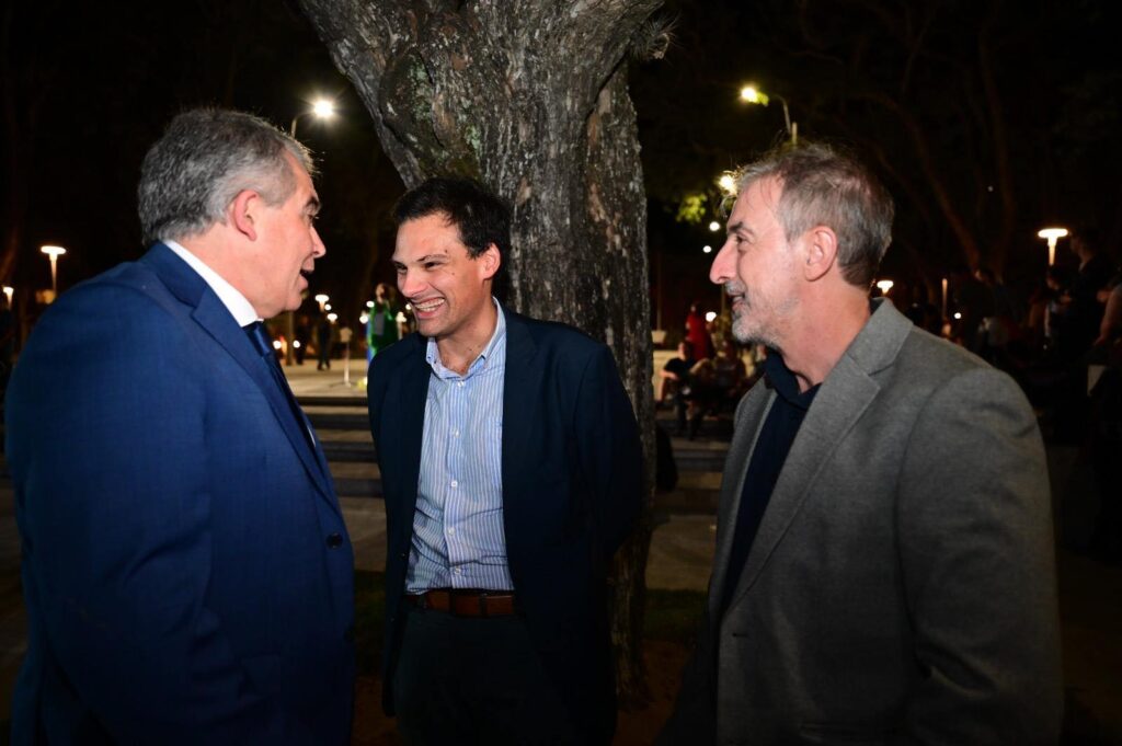 Inauguración de obras en la Plaza 19 de Abril