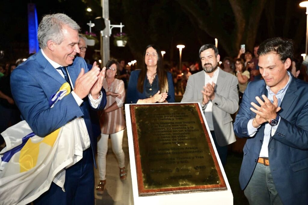 Inauguración de obras en la Plaza 19 de Abril