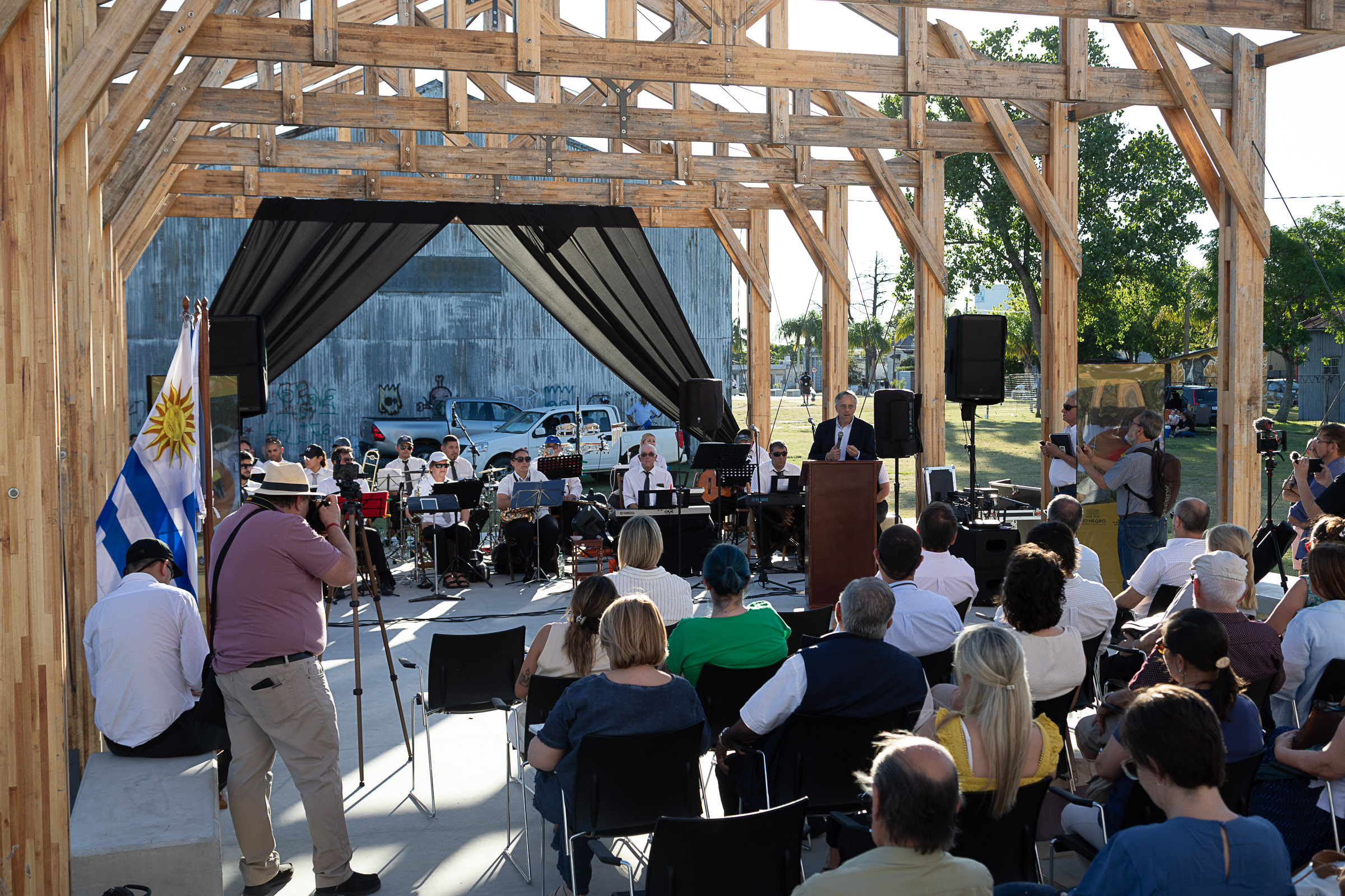 Renovación del Parque Lineal Central de Young