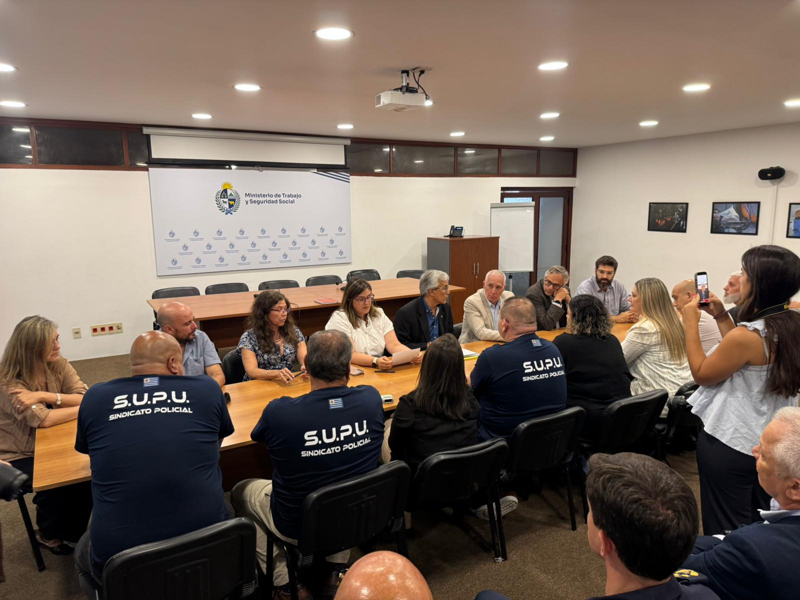 Firma de convenio entre el Ministerio del Interior y sindicatos policiales