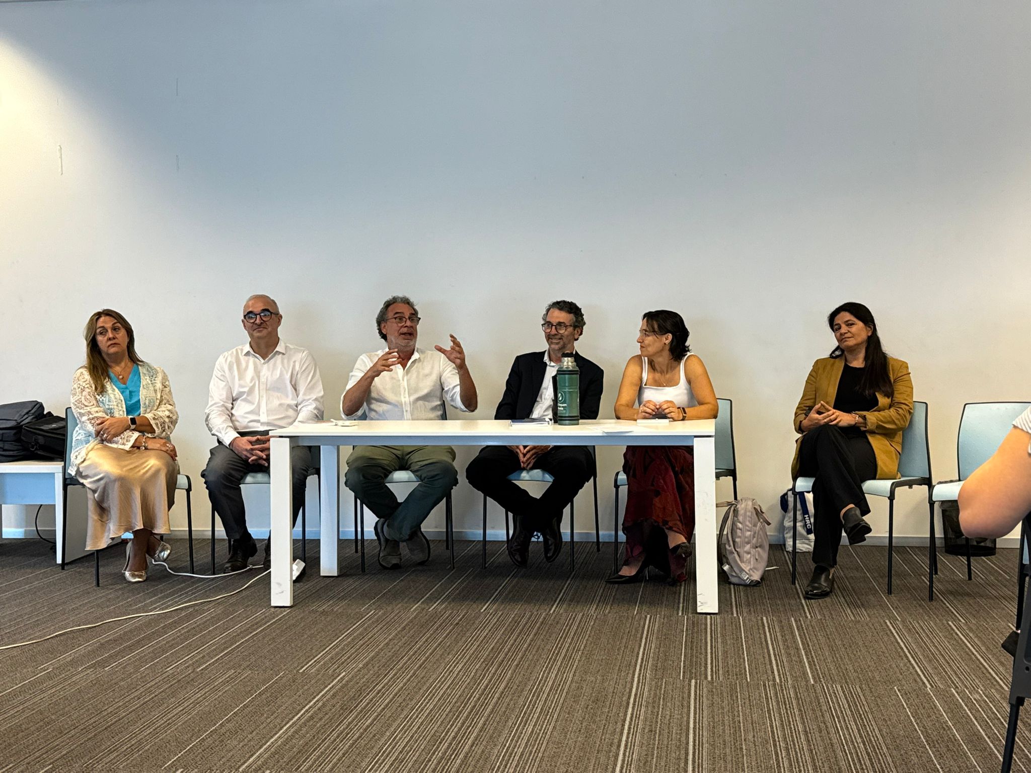 Mesa de apertura:Rosario Casanova- MVOT; Enrico Benedetti- INE; Fernando Filgueira-UDELAR; Daniel Greif - OPP; Teresa Sastre -MA; Arianna Spinelli-MIEM