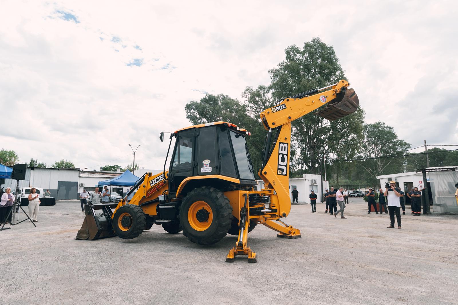 Lanzamiento formación para mujeres en manejo de maquinaria vial