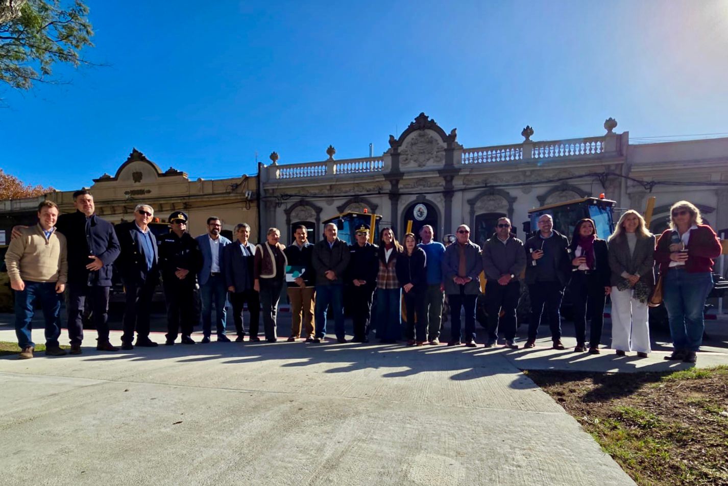 Presentación de maquinaria vial y camiones en Treinta y Tres